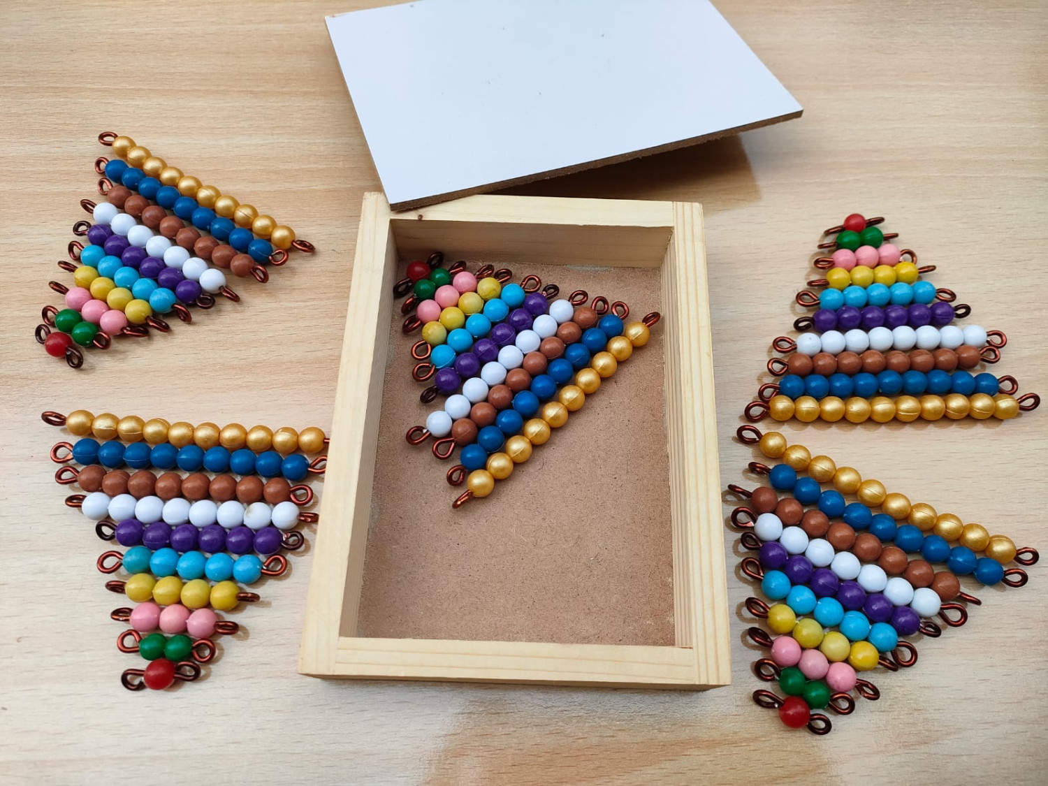 MONTESSORI SHORT BEADS STAIRS – COLOUR BEADS STAIRS